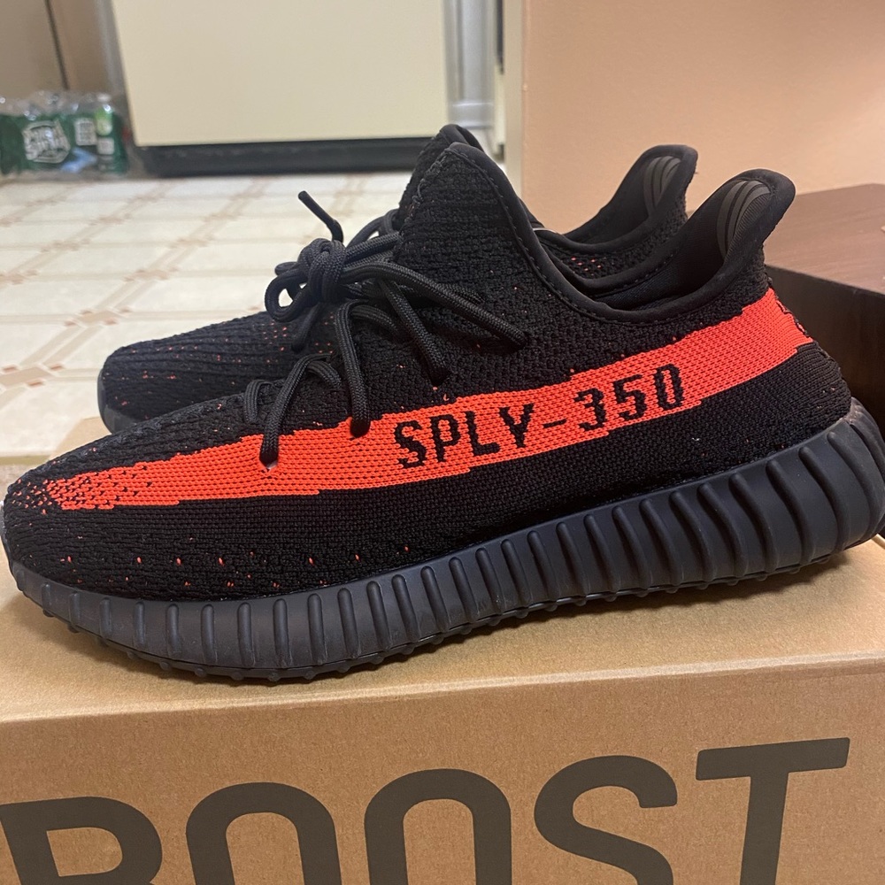 Yeezy boost 350 V2 in Core black red